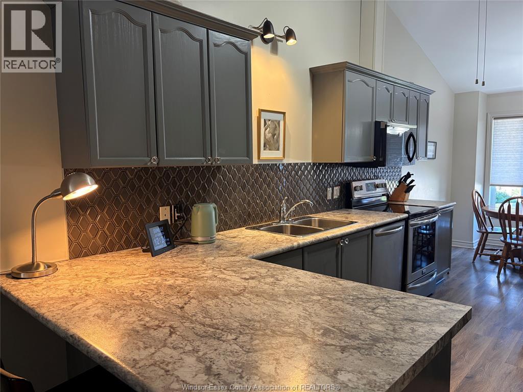 24 Erie Glen Crescent Property Photo 2