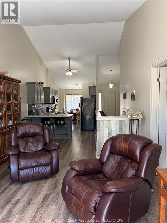 24 Erie Glen Crescent Property Photo 5
