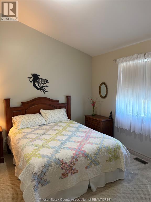 24 Erie Glen Crescent Property Photo 6