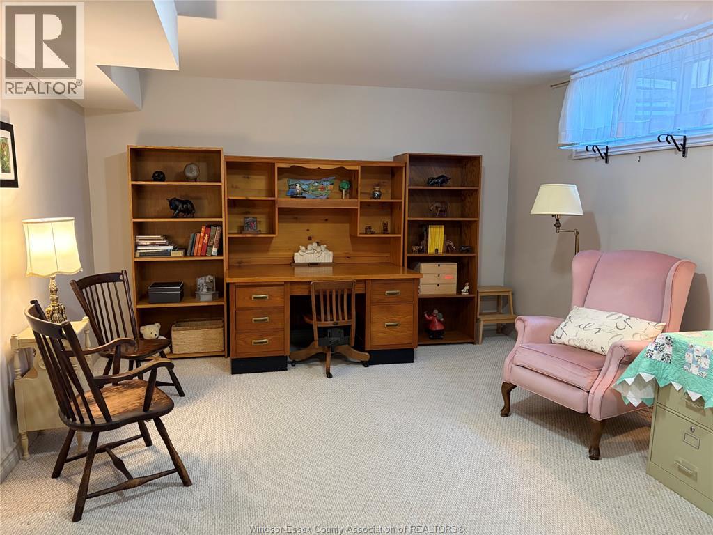 24 Erie Glen Crescent Property Photo 10