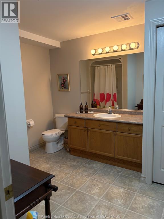 24 Erie Glen Crescent Property Photo 12