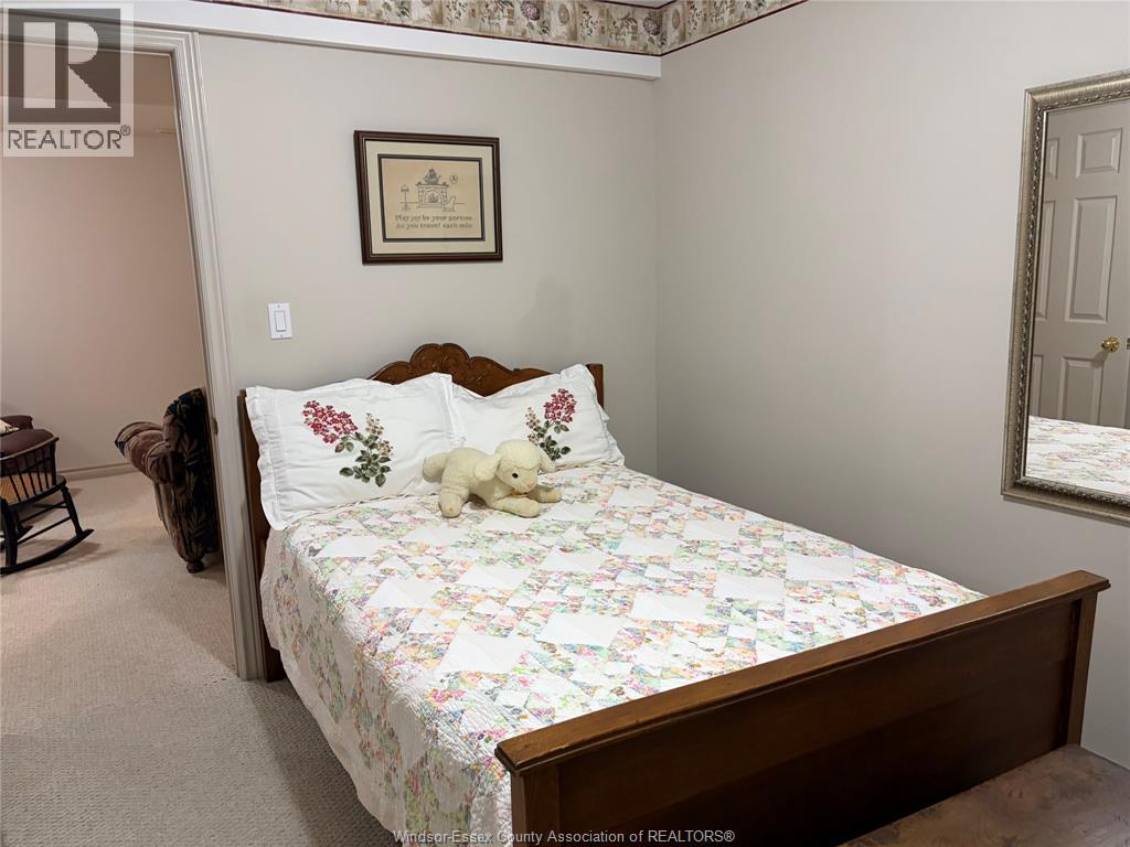 24 Erie Glen Crescent Property Photo 13