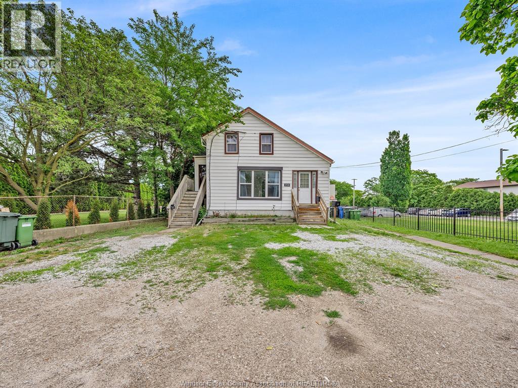 2724 Pillette Road Property Photo 2