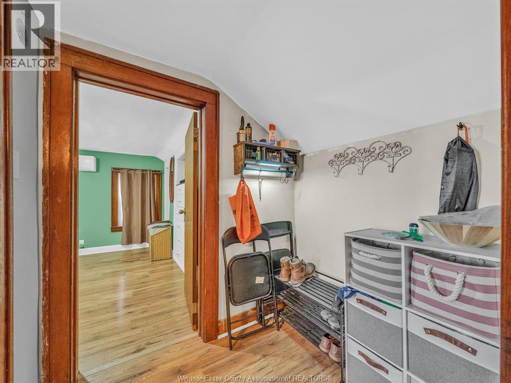 2724 Pillette Road Property Photo 3