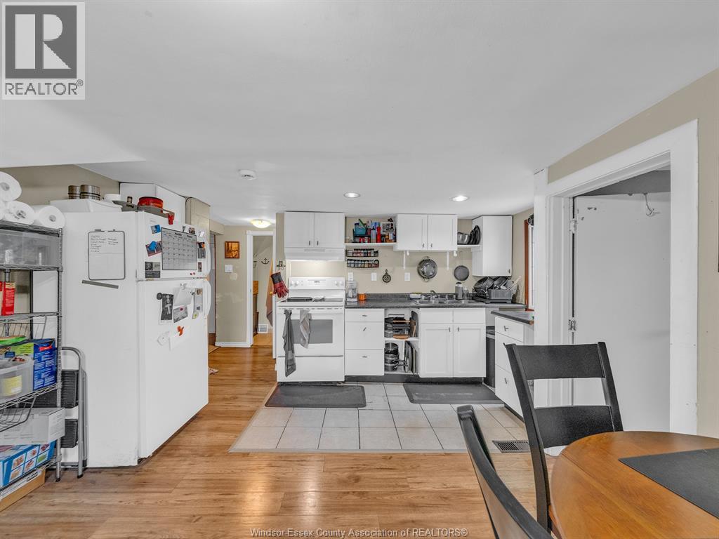 2724 Pillette Road Property Photo 4