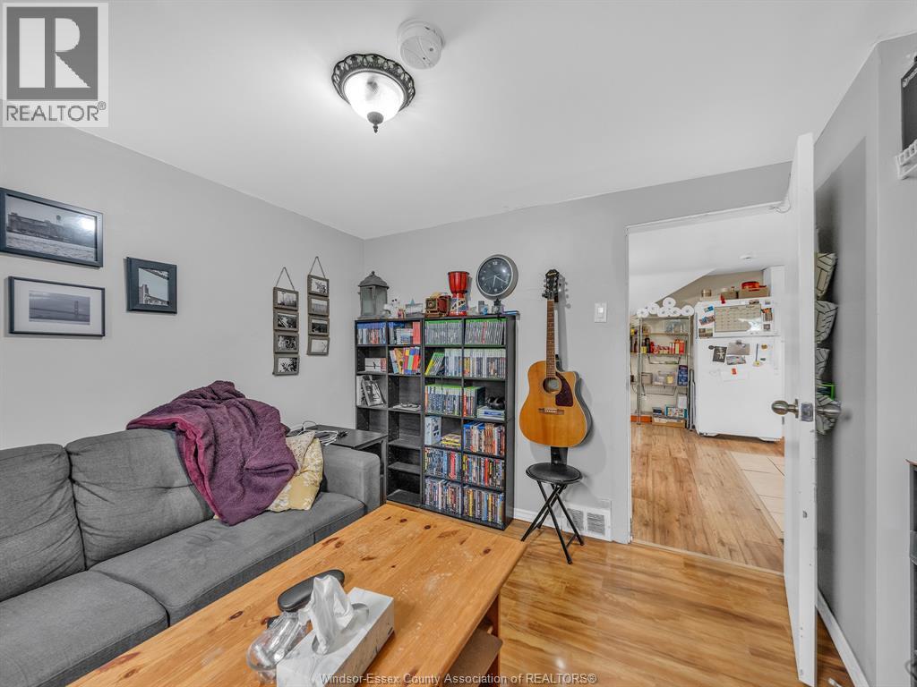 2724 Pillette Road Property Photo 8