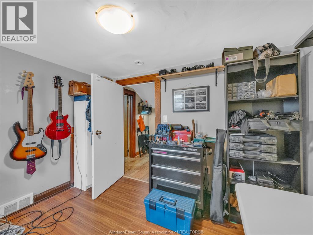 2724 Pillette Road Property Photo 10