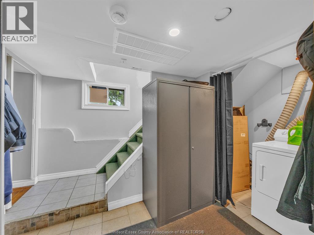 2724 Pillette Road Property Photo 15