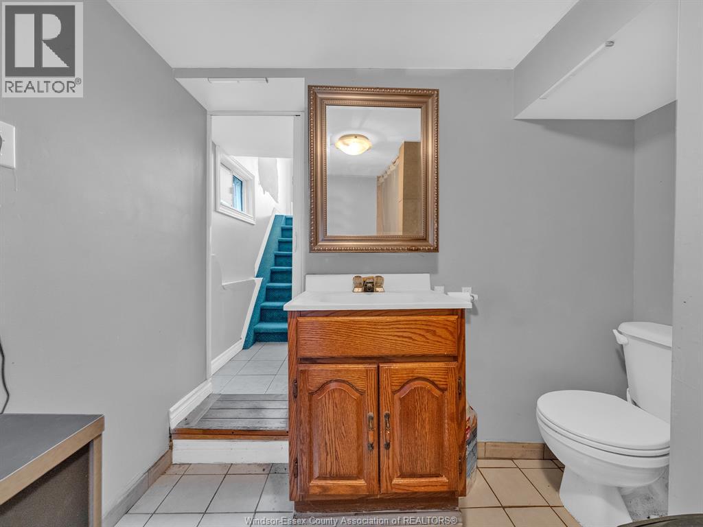 2724 Pillette Road Property Photo 16