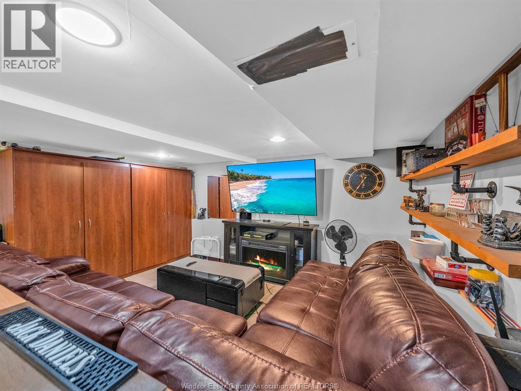 2724 Pillette Road Property Photo 19