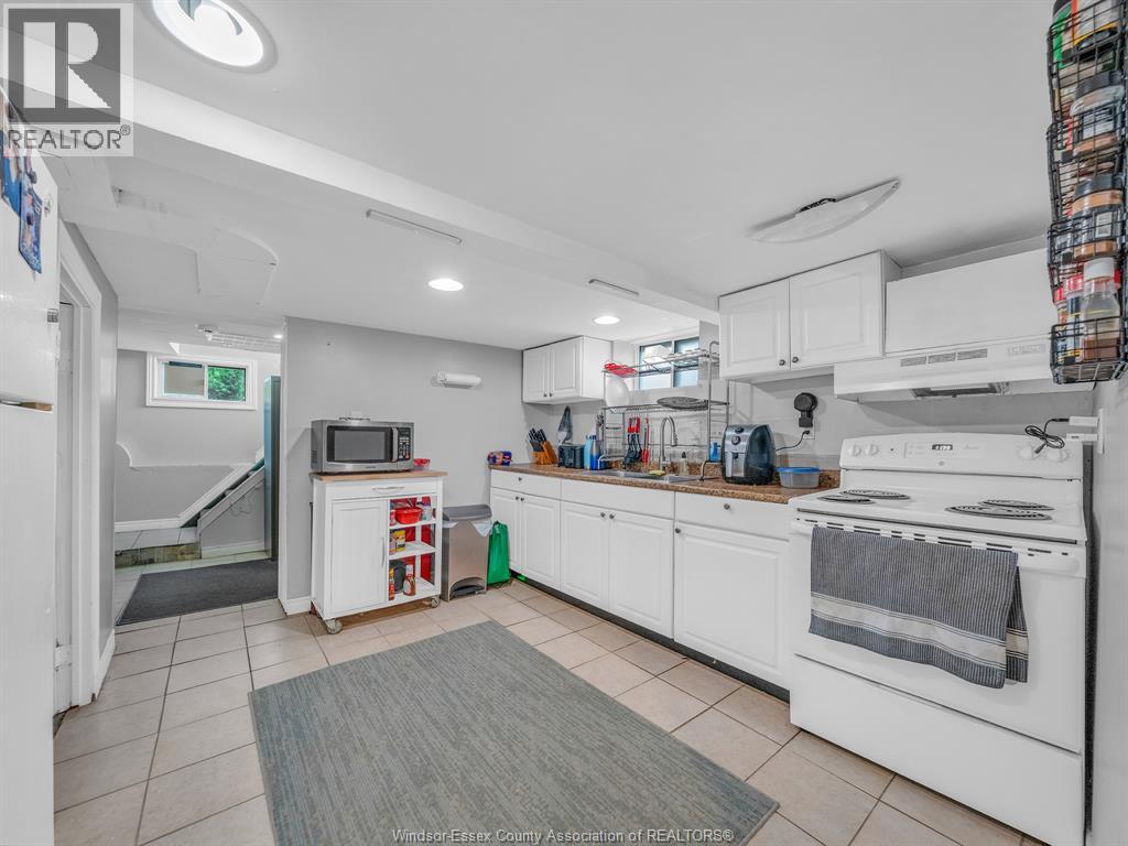 2724 Pillette Road Property Photo 24