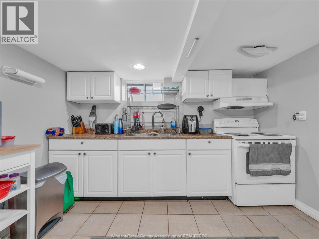 2724 Pillette Road Property Photo 25
