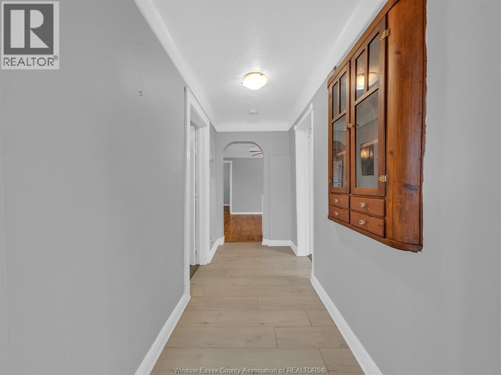 2724 Pillette Road Property Photo 34