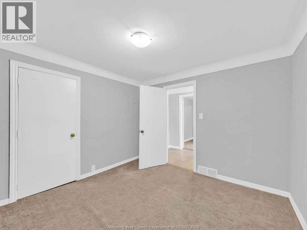 2724 Pillette Road Property Photo 36