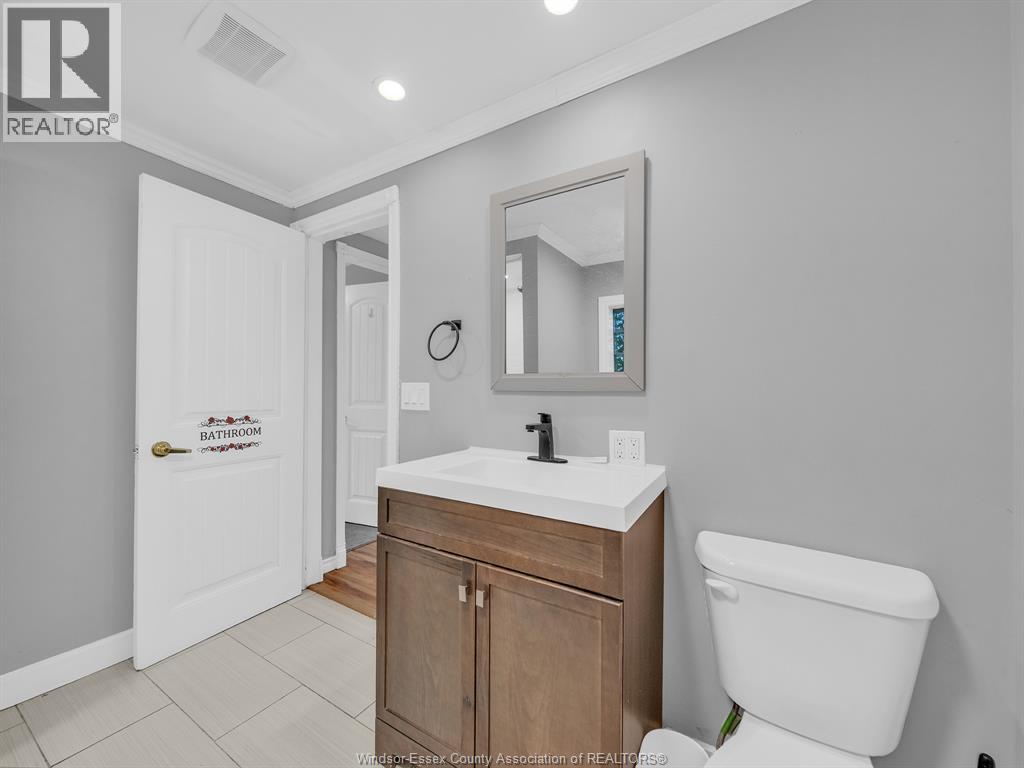 2724 Pillette Road Property Photo 42