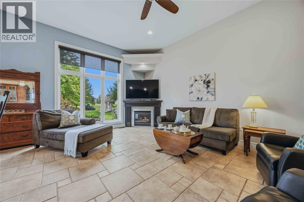 4303 Garden Crescent Property Photo 4