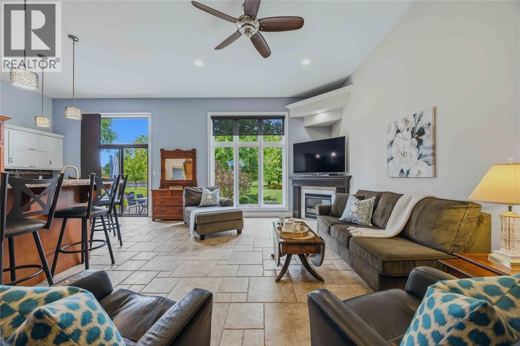 4303 Garden Crescent Property Photo 5