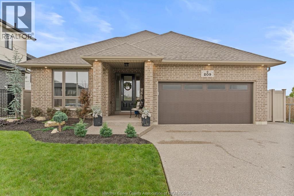 209 MULLEN CRESCENT Property Photo 1