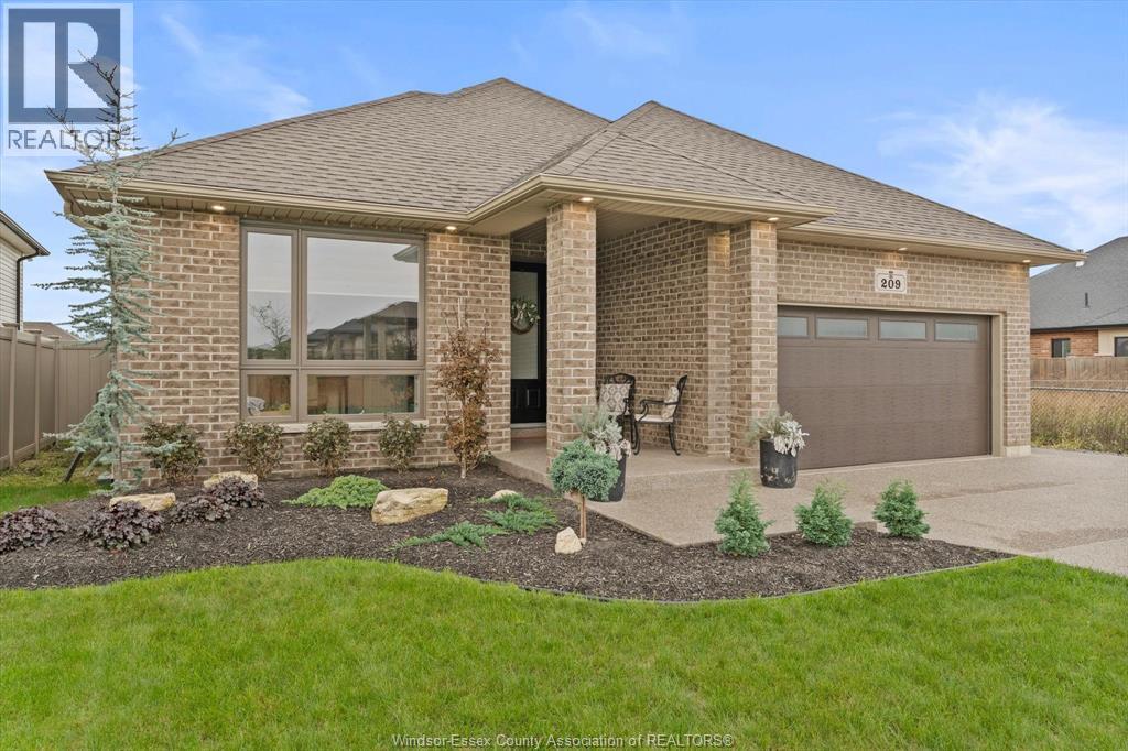 209 Mullen Crescent Property Photo 2