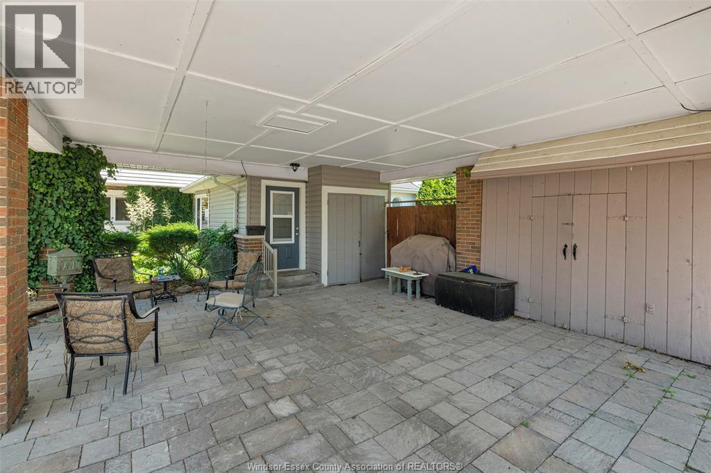 11830 Riverside Drive East Property Photo 6