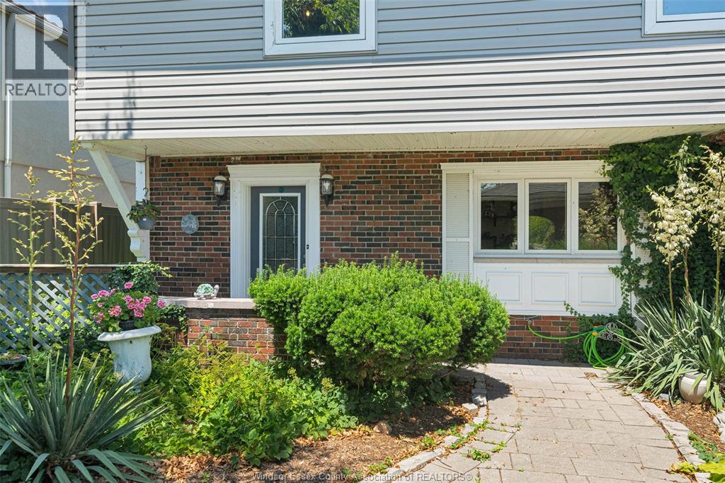 11830 Riverside Drive East Property Photo 8