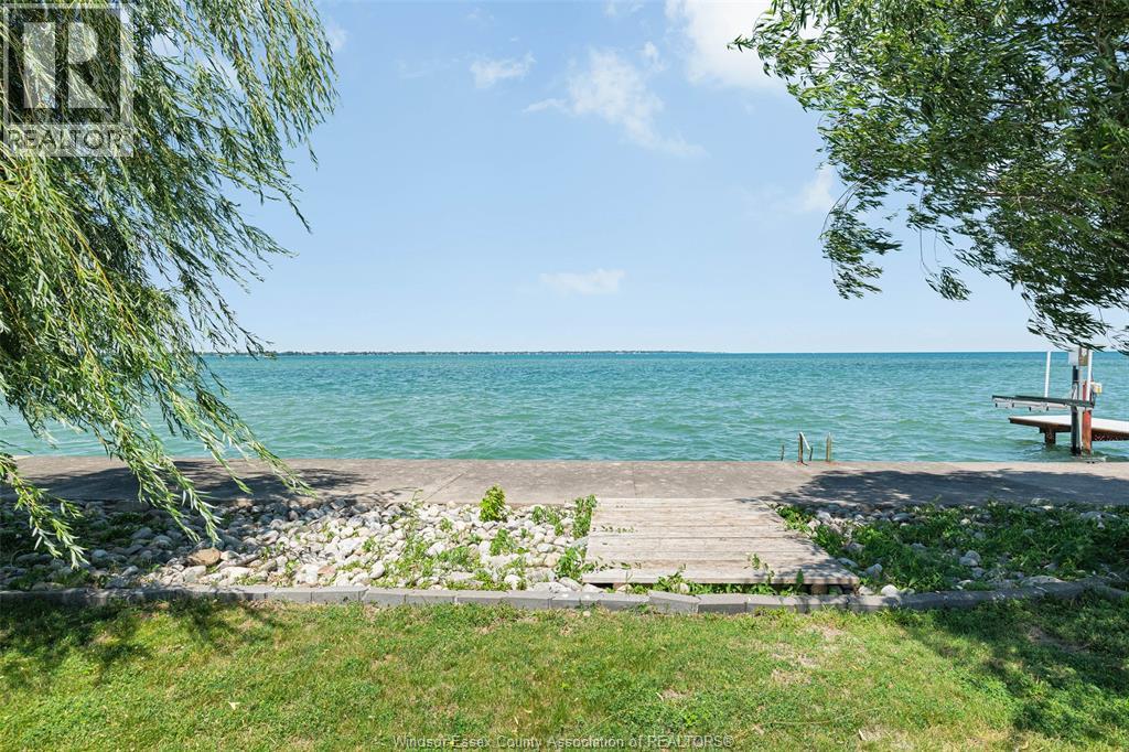 11830 Riverside Drive East Property Photo 14