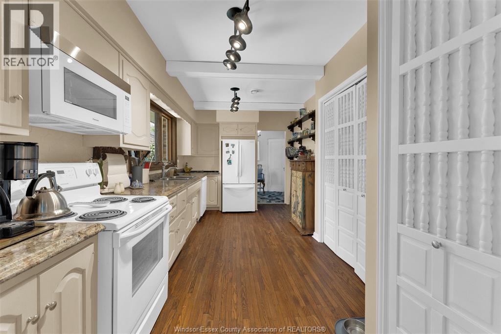 11830 Riverside Drive East Property Photo 28
