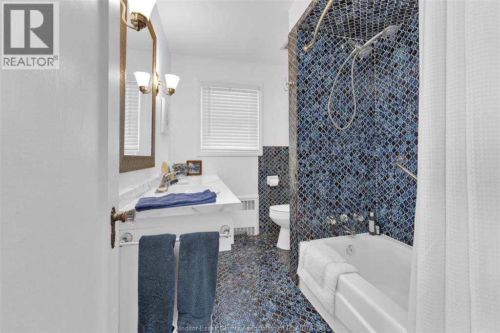 11830 Riverside Drive East Property Photo 36