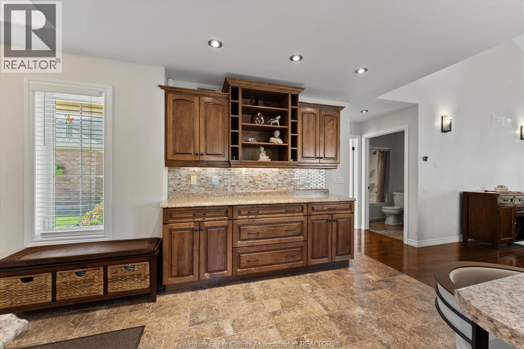 523 Golfview Property Photo 8