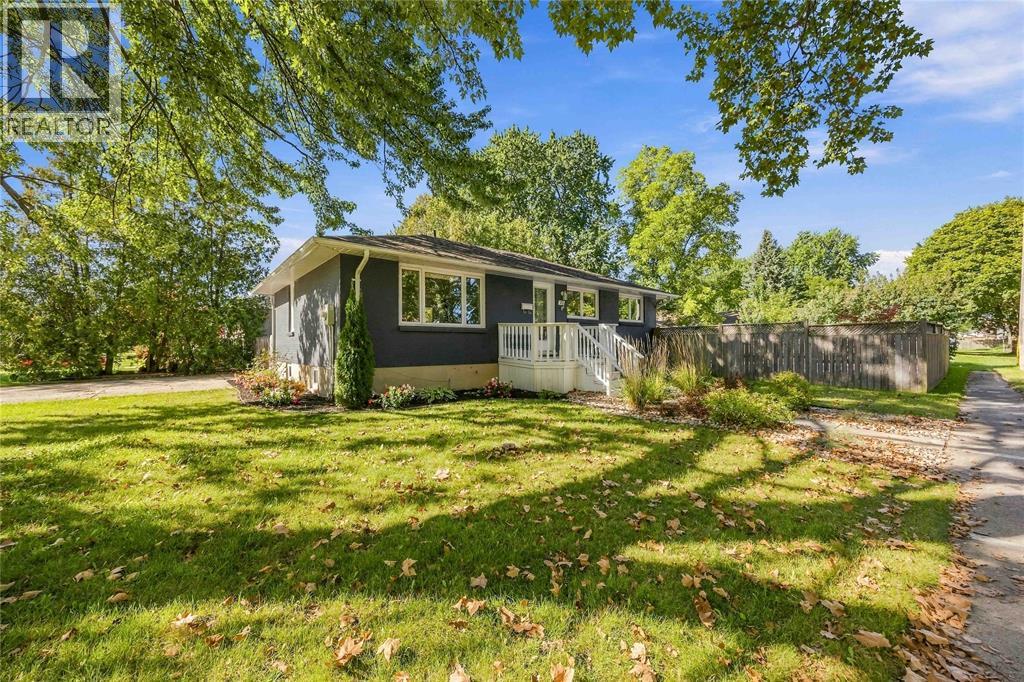 957 Kensington Boulevard Property Photo 1