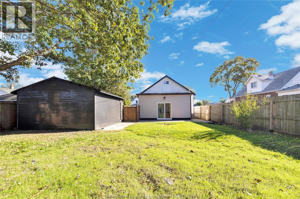 1541 Albert Property Photo 31