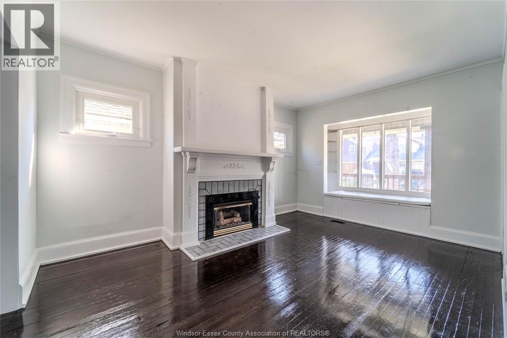 966 Curry Avenue Property Photo 2