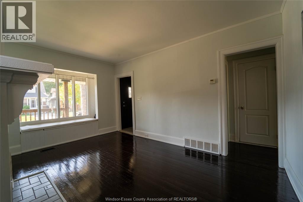 966 Curry Avenue Property Photo 3