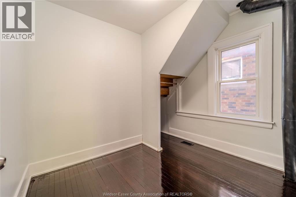 966 Curry Avenue Property Photo 6