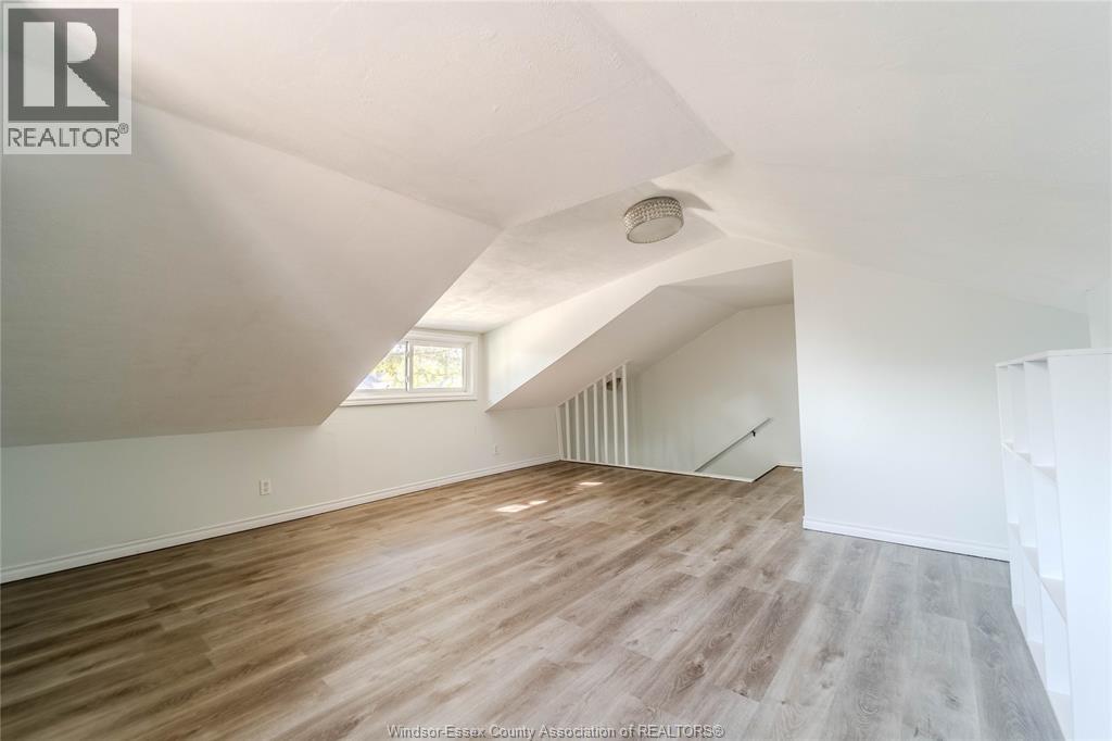 966 Curry Avenue Property Photo 9