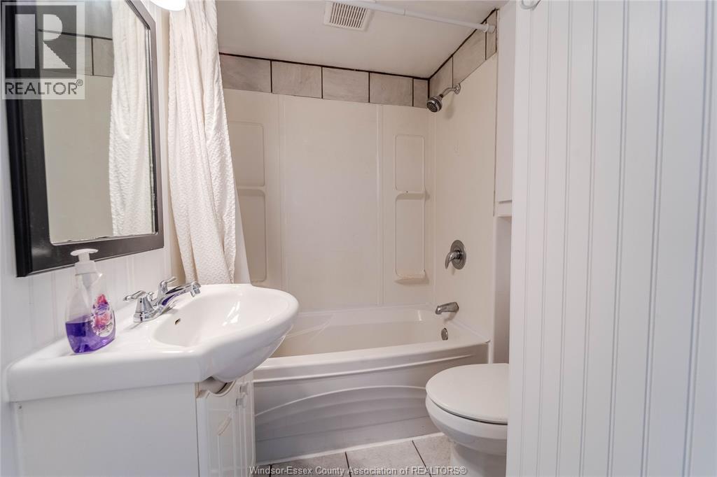 966 Curry Avenue Property Photo 11