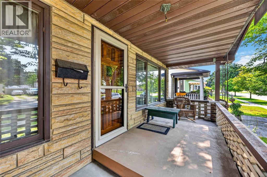208 Ross Avenue Property Photo 4