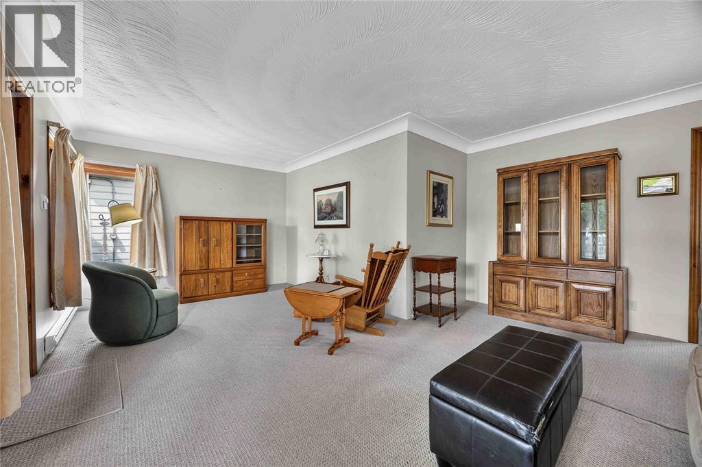 208 Ross Avenue Property Photo 7