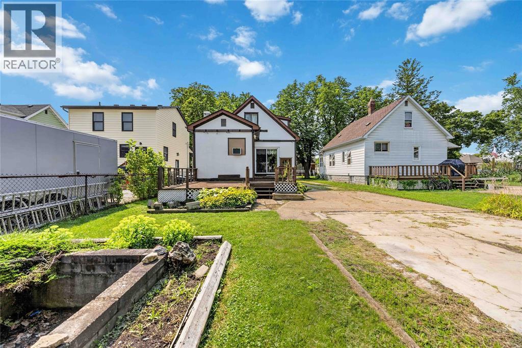 208 Ross Avenue Property Photo 33
