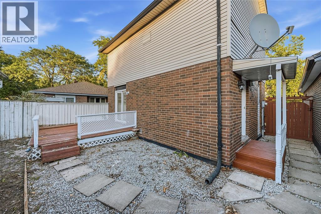 1341 Arncliffe Pl Property Photo 5