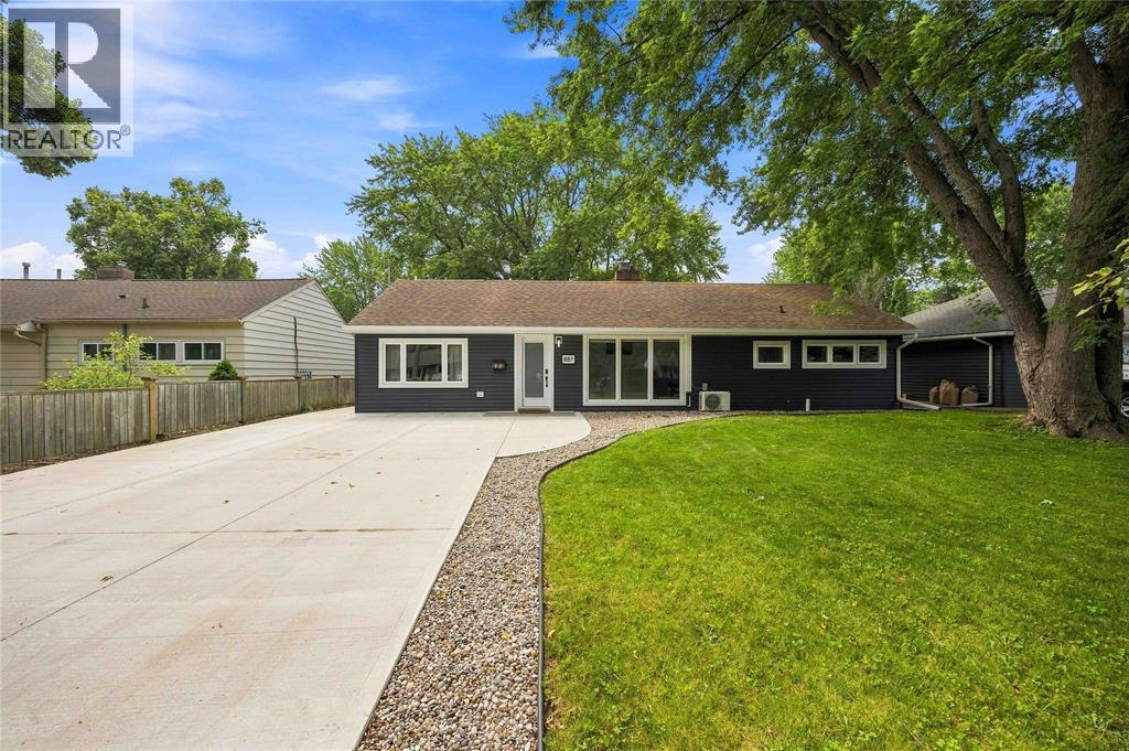 887 MCCAW STREET Property Photo 1