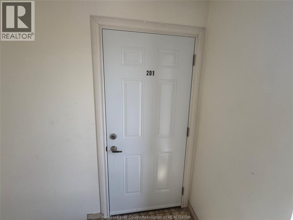 527 Murphy Road Unit# 201 Property Photo 2
