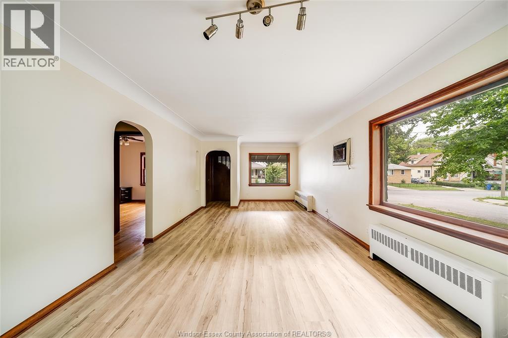 3173 Wyandotte St West Property Photo 6