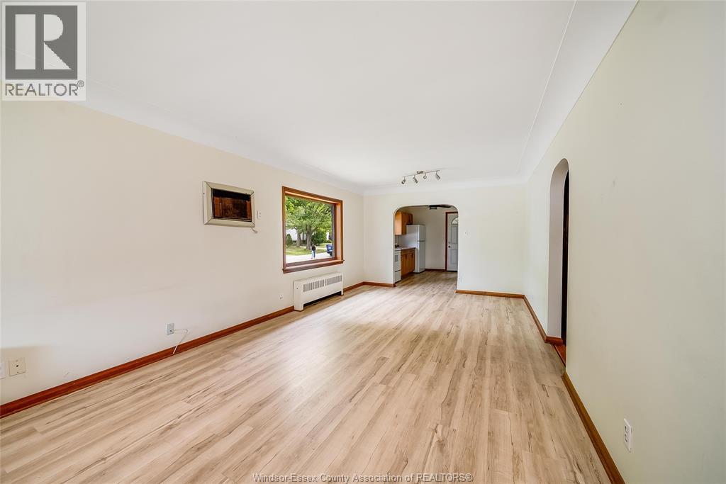 3173 Wyandotte St West Property Photo 7