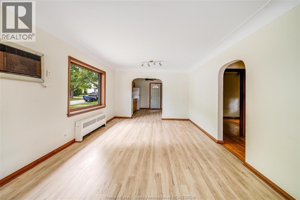 3173 Wyandotte St West Property Photo 8