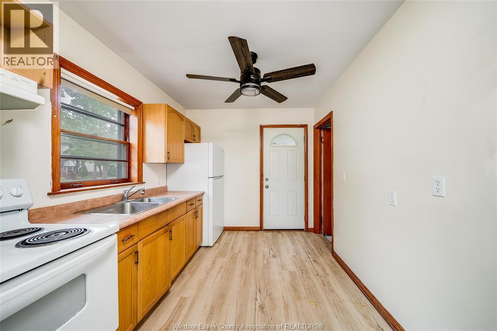 3173 Wyandotte St West Property Photo 11