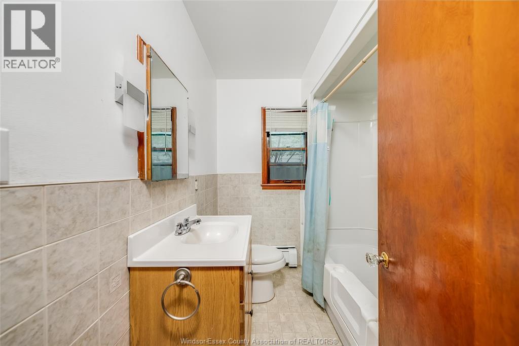 3173 Wyandotte St West Property Photo 17