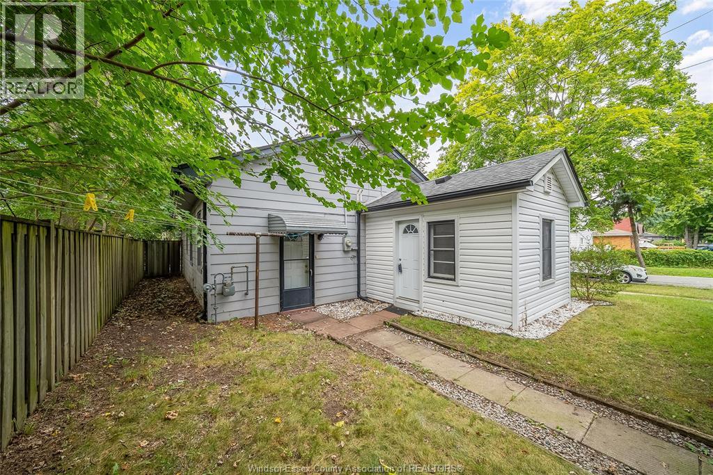 3173 Wyandotte St West Property Photo 28