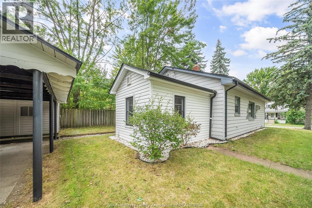 3173 Wyandotte St West Property Photo 33