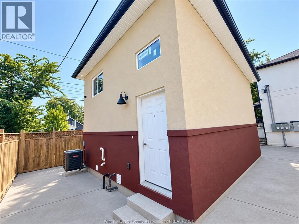 1740 BUCKINGHAM DRIVE Property Photo 1